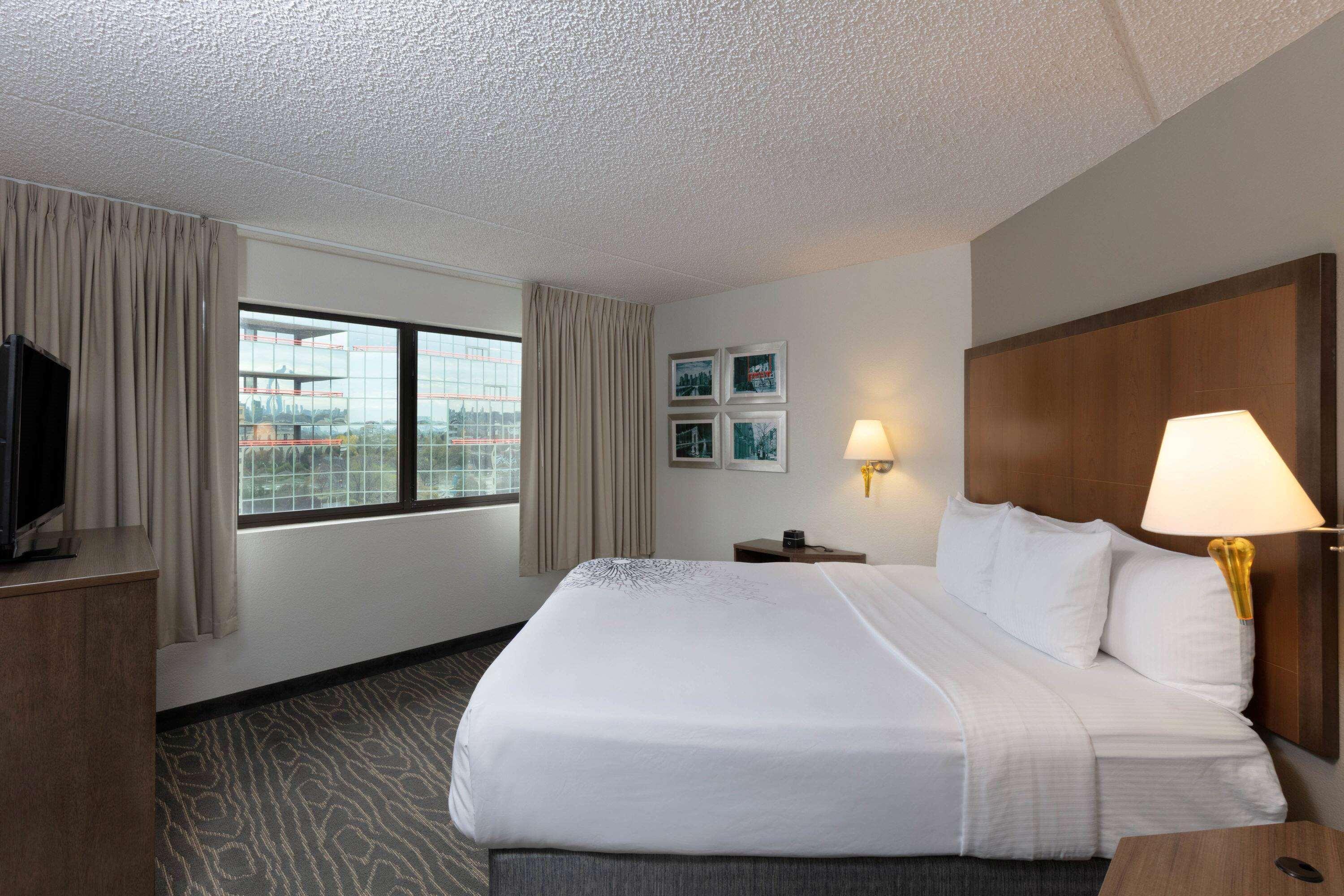 La Quinta By Wyndham Secaucus Meadowlands Hotel Exterior photo