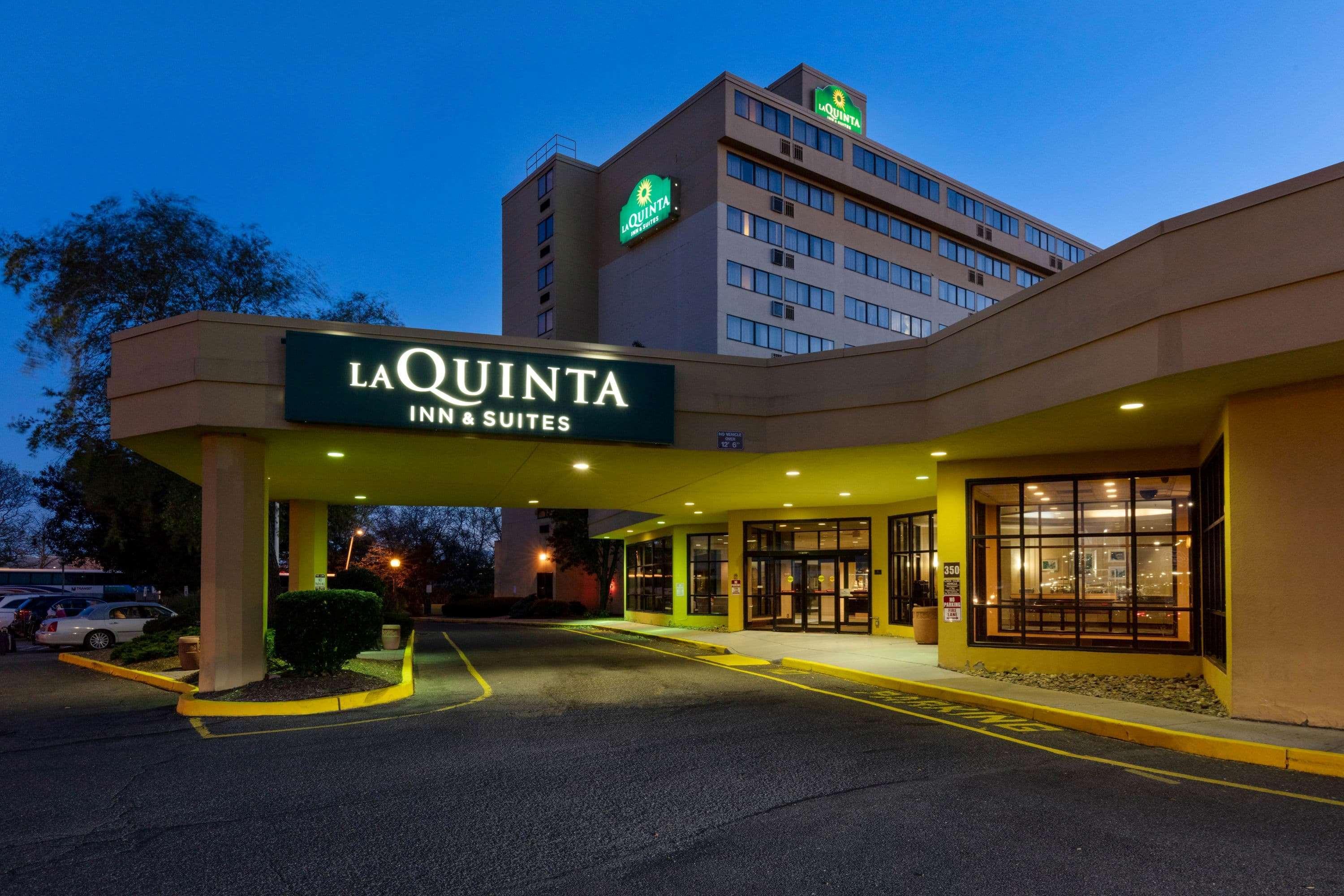 La Quinta By Wyndham Secaucus Meadowlands Hotel Exterior photo